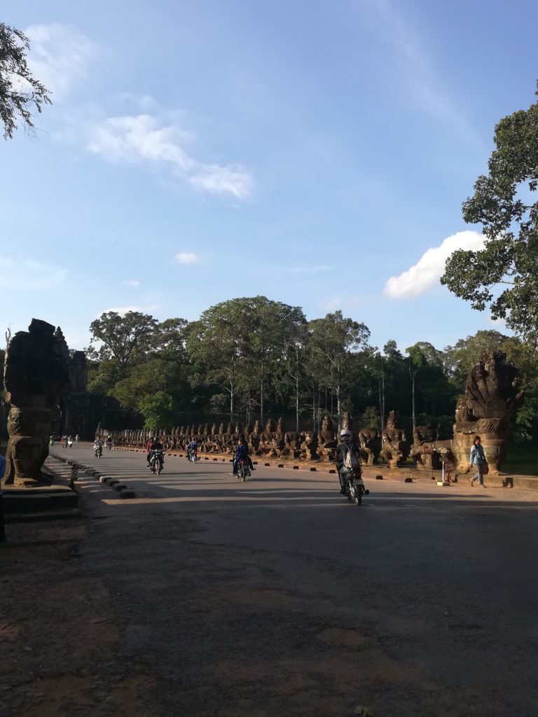 Portes et ponts menant à la cité d'Angkor Thom, Temples d'Angkor, Cambodge